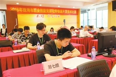 2018年市職業技能競賽軟件快速開發與廣告設計賽項圓滿落幕，24名選手同臺競技展風采